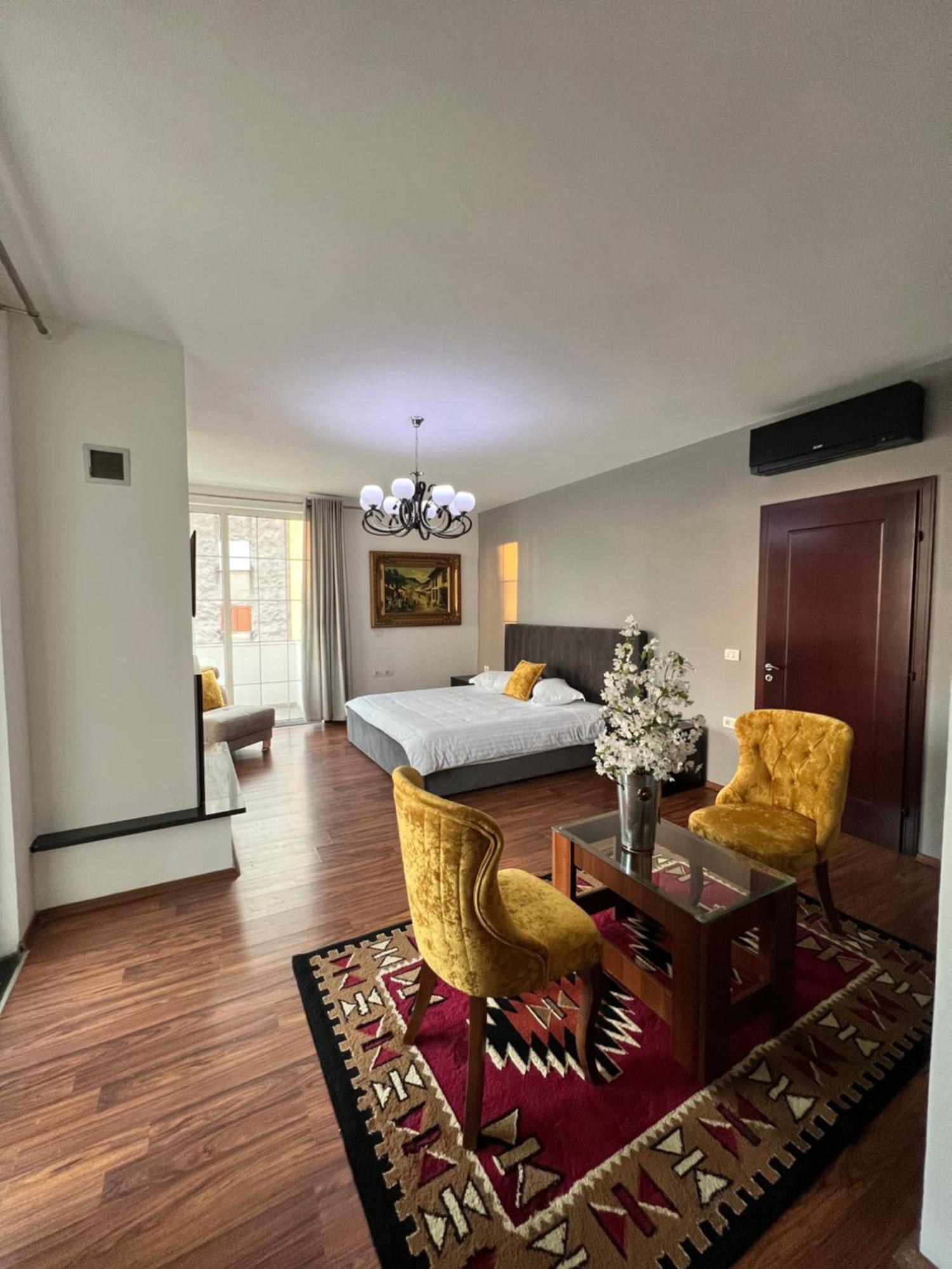 North Star Hostel Shkodër Dış mekan fotoğraf