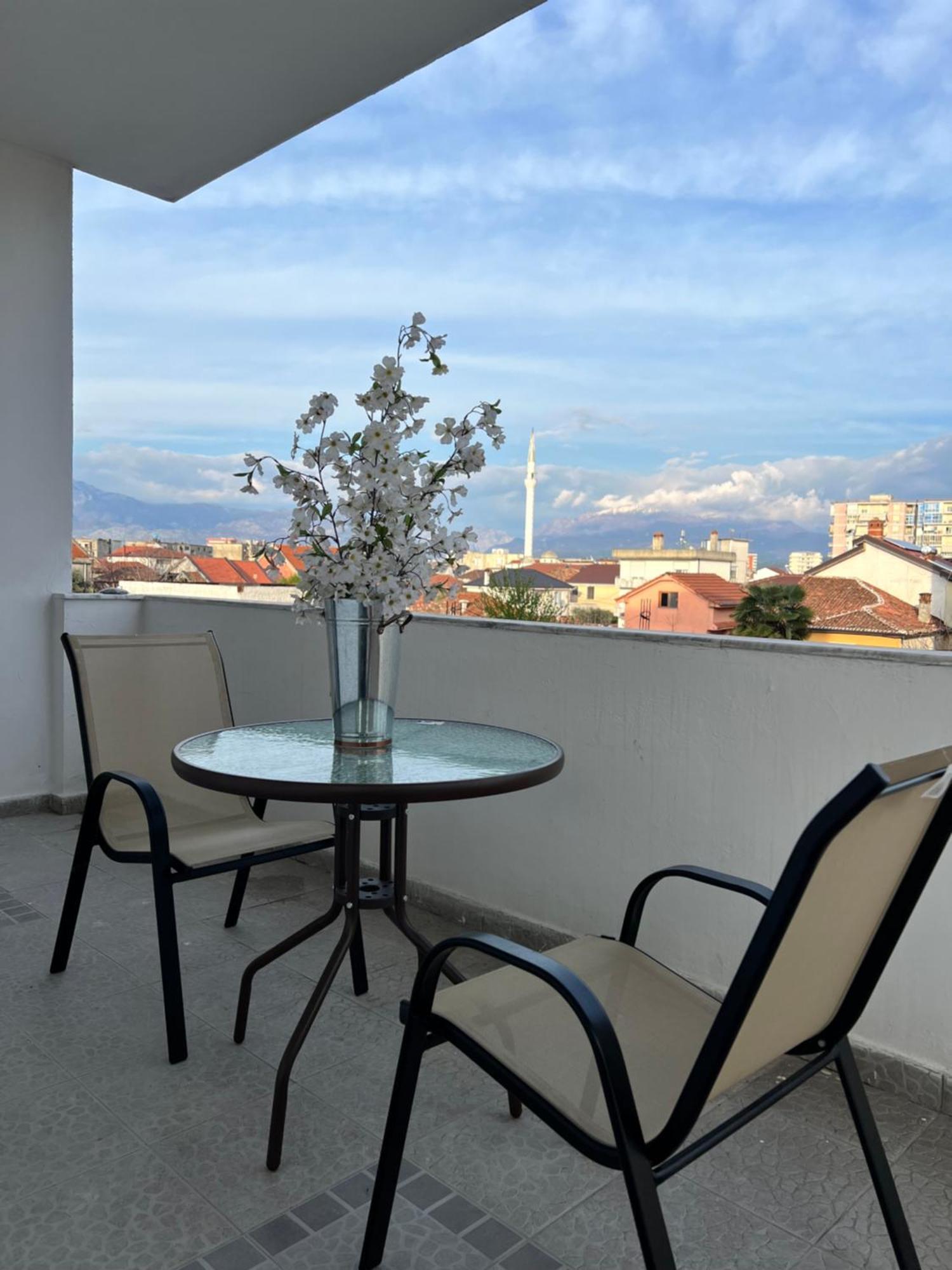 North Star Hostel Shkodër Dış mekan fotoğraf