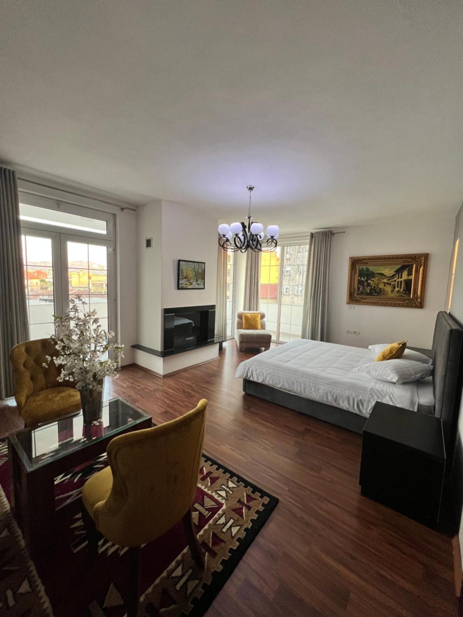 North Star Hostel Shkodër Dış mekan fotoğraf