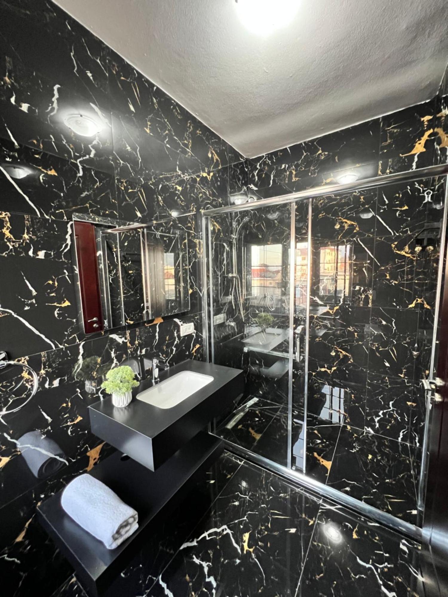 North Star Hostel Shkodër Dış mekan fotoğraf